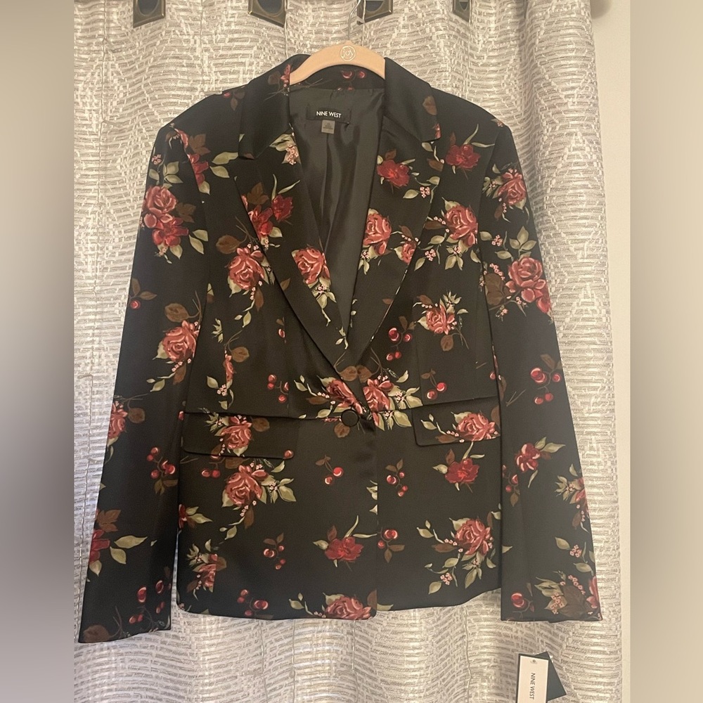 Beautiful black floral blazer